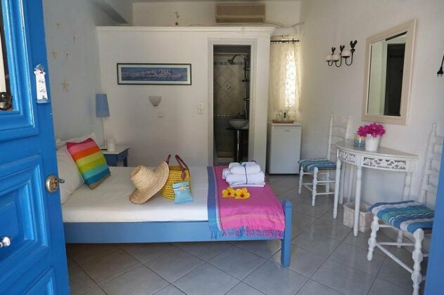 Mania Rooms and Studios - Photo4