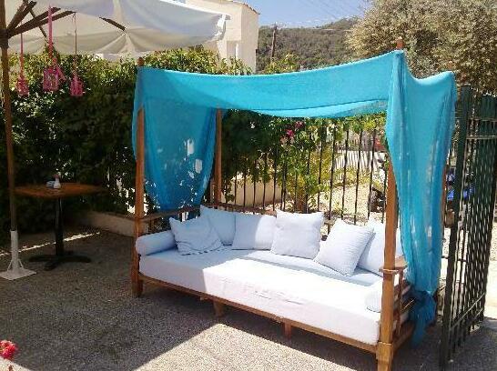 Villa Dolphins Poros - Photo2