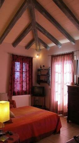 Aemilianus Nest - Photo2