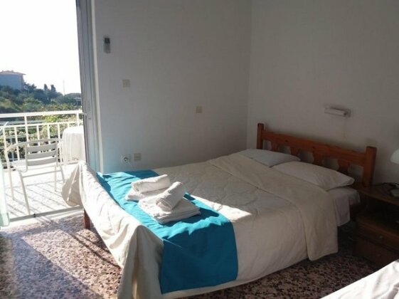 Manoleas Rooms to Let - Photo3