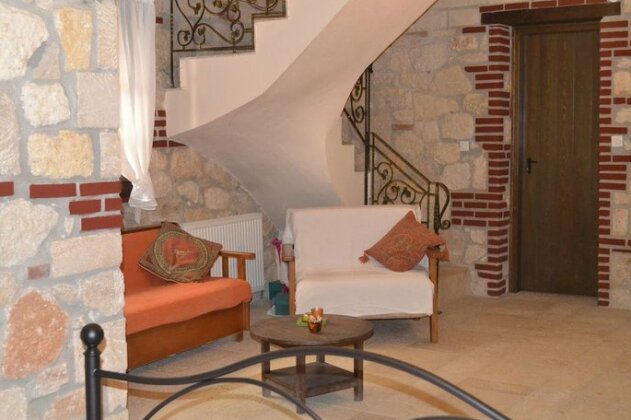 Artemis Stone House - Photo3
