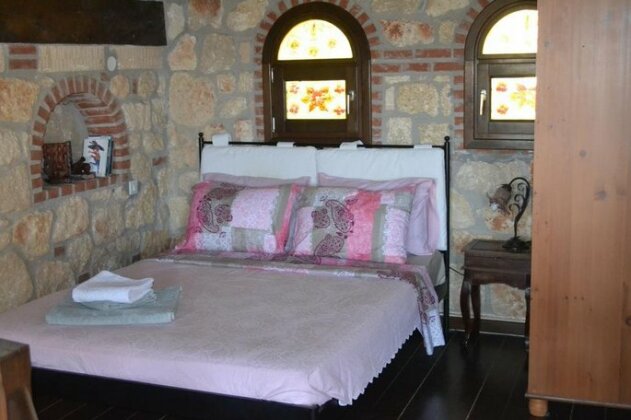 Artemis Stone House - Photo5