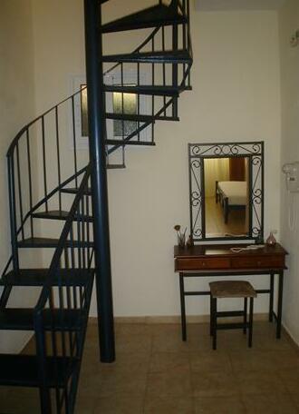 Red Coral Apartments - Photo4