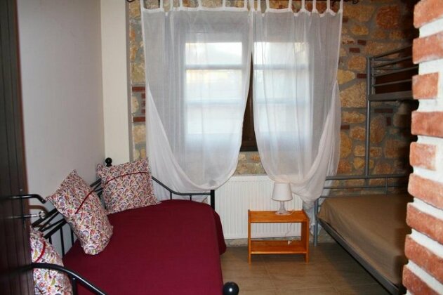 Stonehouse Ioannis - Photo3
