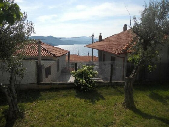 Pyrgadikia Chalkidiki comfortable apartment with a yard and view