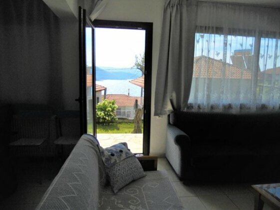 Pyrgadikia Chalkidiki comfortable apartment with a yard and view - Photo3