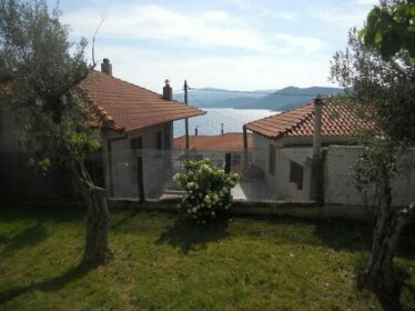 Pyrgadikia Chalkidiki comfortable apartment with a yard and view