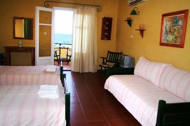 The Yellow Houses - Photo2