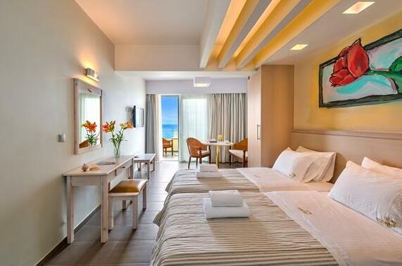 Palm Beach Hotel Apartments - Photo3