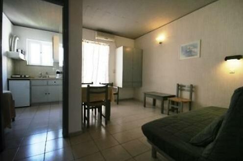 Pegasus Hotel Apartments - Photo2