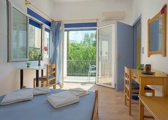 The Sea- Front Rooms and Apartments - Photo4