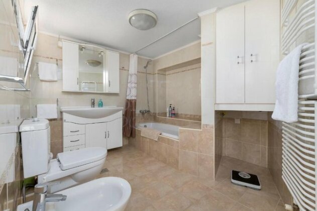Zephyr Luxury Apartment - Photo3
