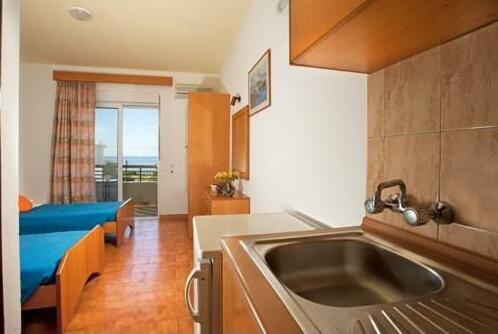 Alexander Studios & Suites - Photo5