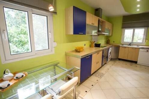 Colonial Family Apartments - Photo3
