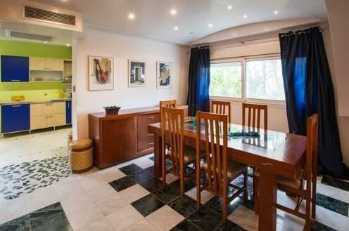 Colonial Family Apartments - Photo5