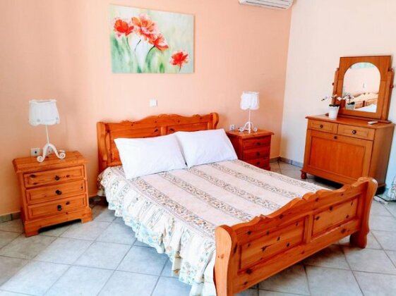 Dalia Village House with Large Garden - Photo3