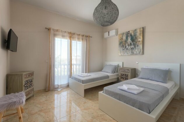 Evelyn Villa - Photo3