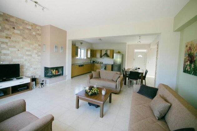 Evi's Sea View Villa - Photo2