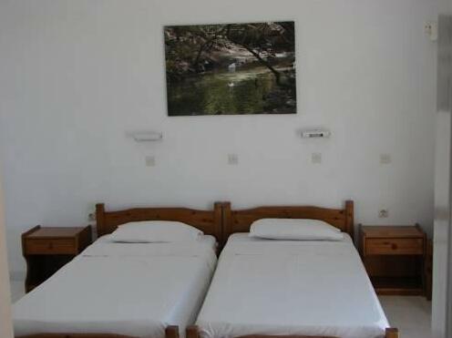 Flame Lily Studios & Apartments - Photo4