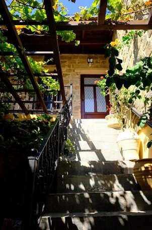 George & Alexandra's Apartments - Photo3