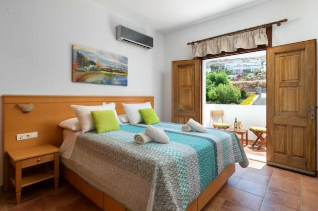 George's Villas - Photo2