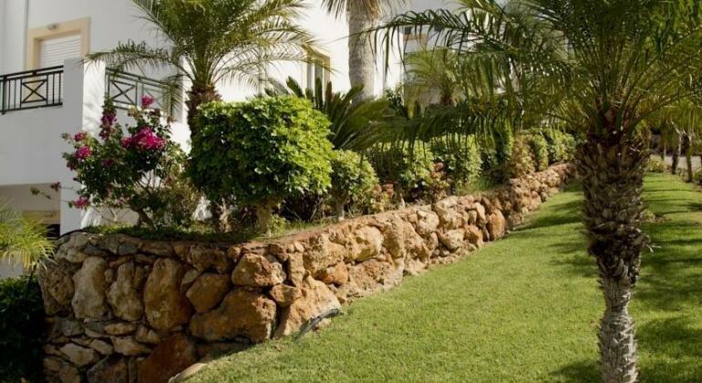 Lambis Studios & Apartments - Photo4