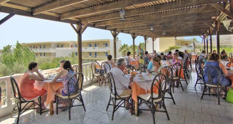 Lardos Bay - Photo3