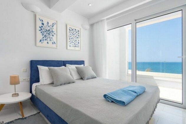 Maria & Nada Beachfront Villas - Photo3