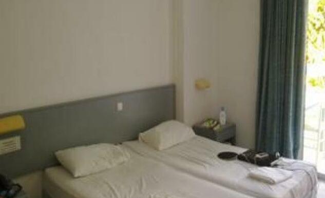 Ossiris Hotel Apartments - Photo2