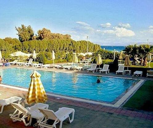 Pylea Beach Hotel - Photo2
