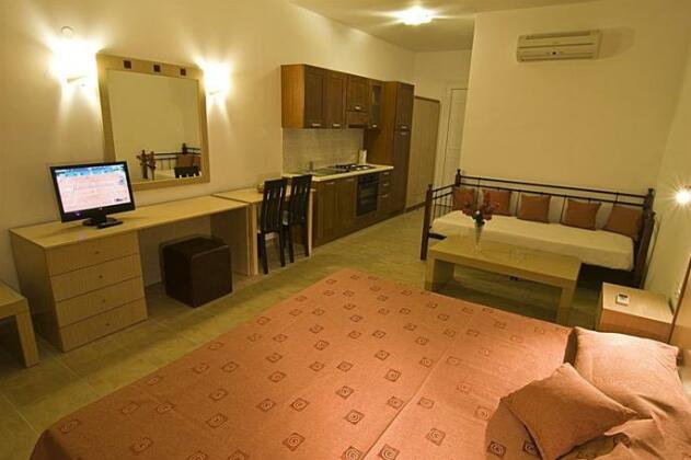 Sifis Studios Pefkos - Photo3