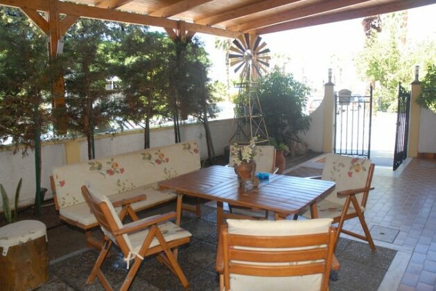Takis Hotel Apartments - Photo4