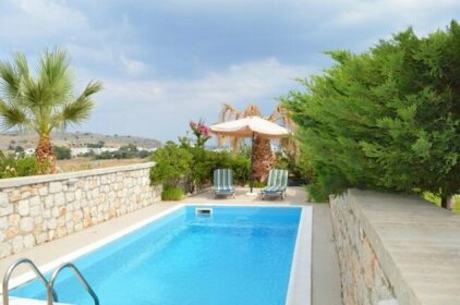 Villa with private pool just 3 minutes from the beach