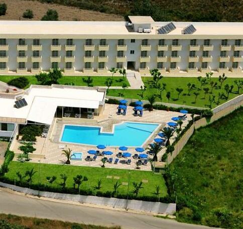 Zoes Hotel - Photo2