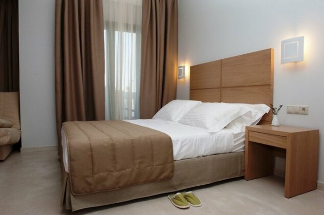 Aphrodite Hotel & Suites - Photo4