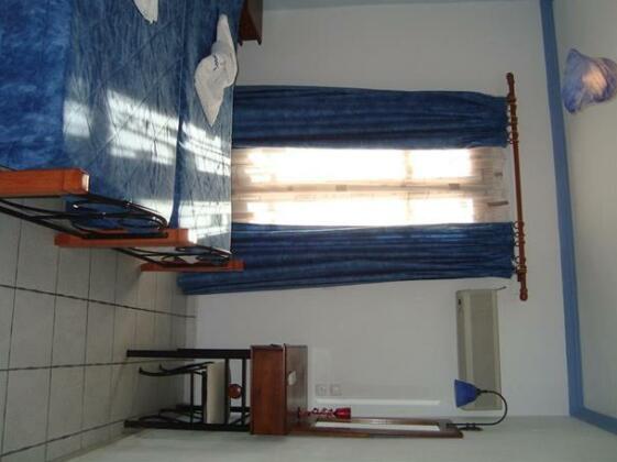 Green Hill Studios & Apartments - Photo4