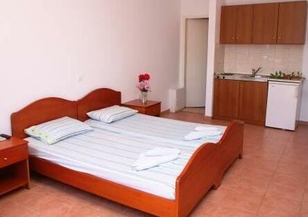 Kyrkos Apartments - Photo2