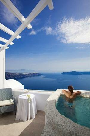 Above Blue Suites - Photo3