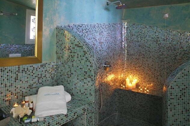 Above Blue Suites - Photo4