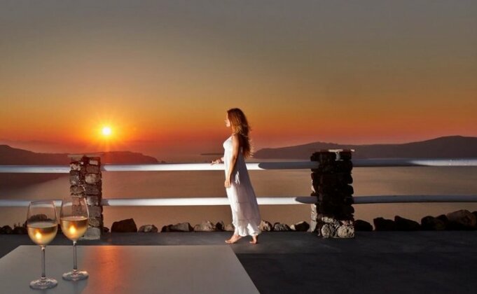 Adore Santorini - Photo2