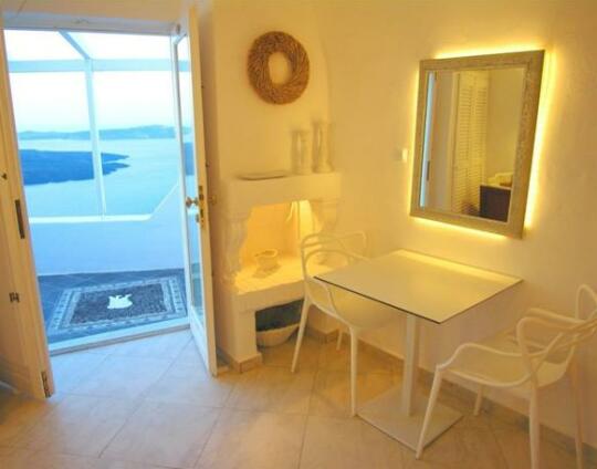Aeolos Studios & Suites - Photo3