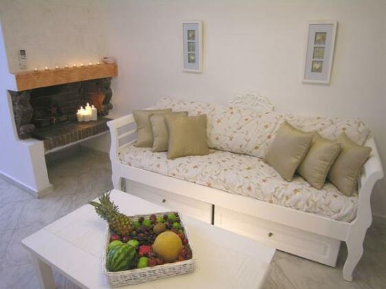 Aeolos Studios & Suites - Photo5