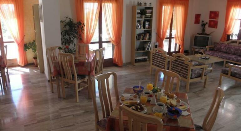 Areti Hotel Kamari - Photo4