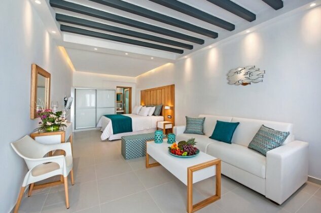 Aura Suites Santorini - Photo5