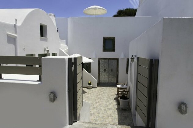 Ayoba Santorini - Photo3