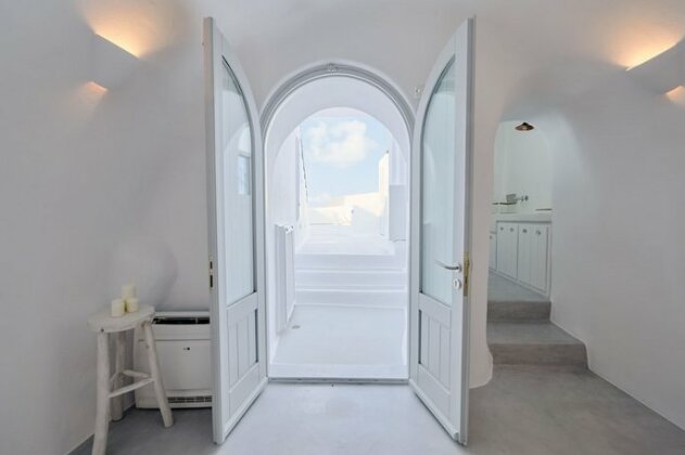 Cave Suite Oia - Photo3