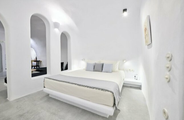Cave Suite Oia - Photo5