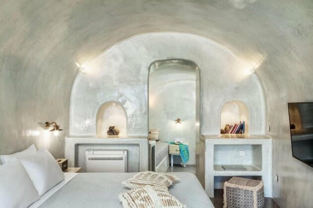 Diamond Luxury Suites Santorini - Photo3