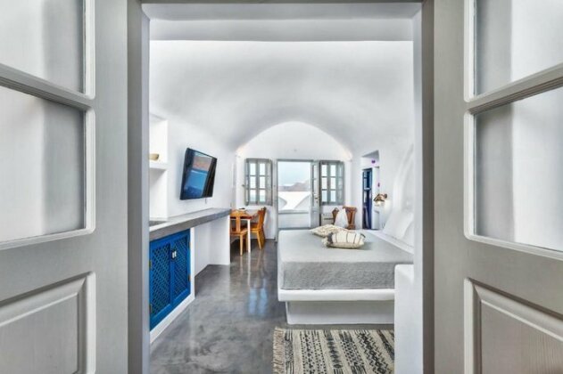 Diamond Luxury Suites Santorini - Photo5