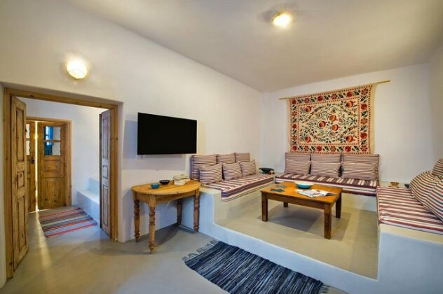 Elicriso Villa - Photo2
